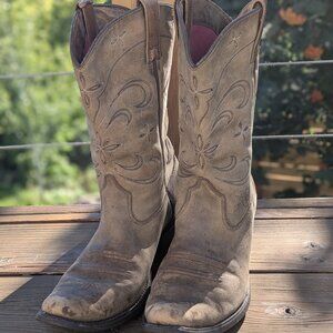 Ariat cowgirl boots